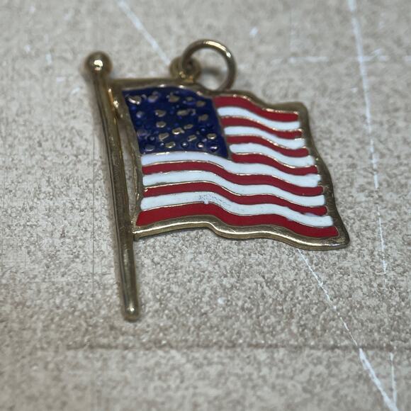 14k Yellow Gold American Flag Pendant July 4th USA Red White Blue Independence - Picture 4 of 5